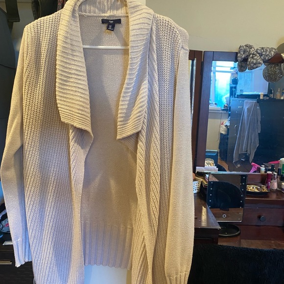 Clothes different brands very good condition worn once or  basically brand new - Picture 2 of 7